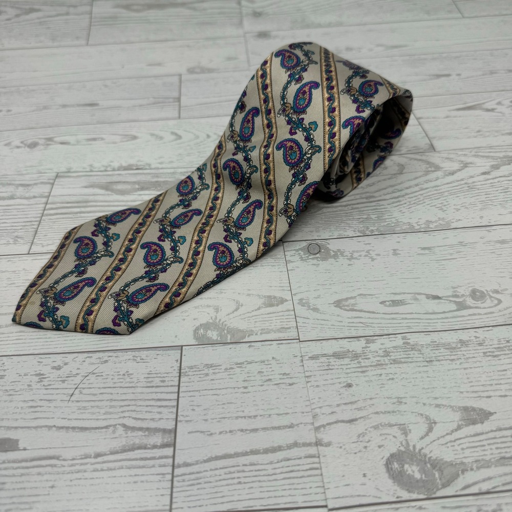 Christian Dior Paisley Silk Necktie Made in USA Fabric Woven in‎ Italy